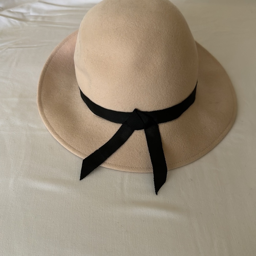 Vintage hat MADCAPS made for Contempo in cream color